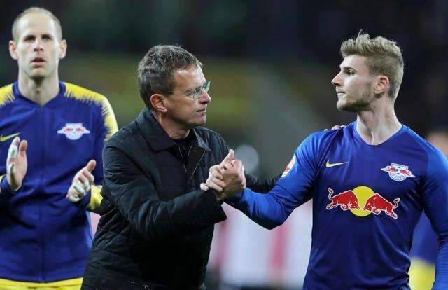 布莱顿发布三笘薰手持二战时日本侵略者照片的图片，如今已删除道歉但限制评论（布莱顿曾发布三笘薰手持二战日本侵略者照片，现已删帖致歉并限评）