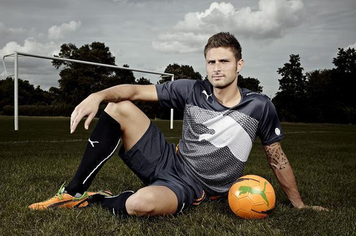 哈兰德是如何在111场英超比赛中打入100球的？（111场进100球：哈兰德如何做到？）