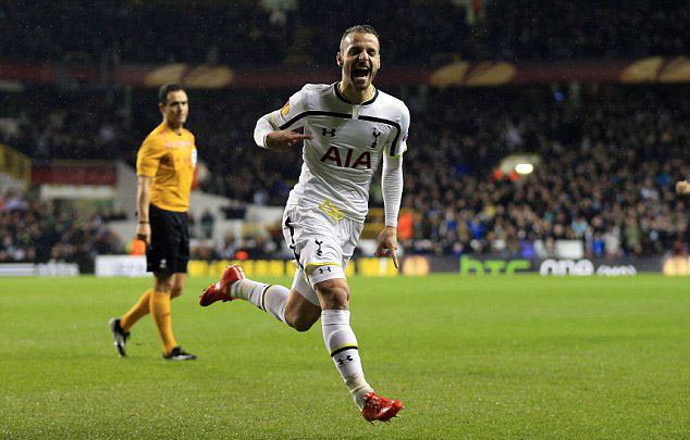 中后卫超长奔袭破门，帅炸了（中后卫长驱直入破门，燃爆全场）