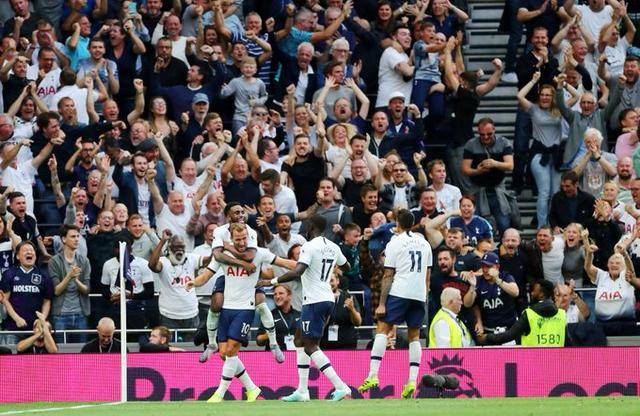 双核联手爆发！哈登&伦纳德首节得分都上双（双星同耀！哈登与伦纳德首节齐取两位数）