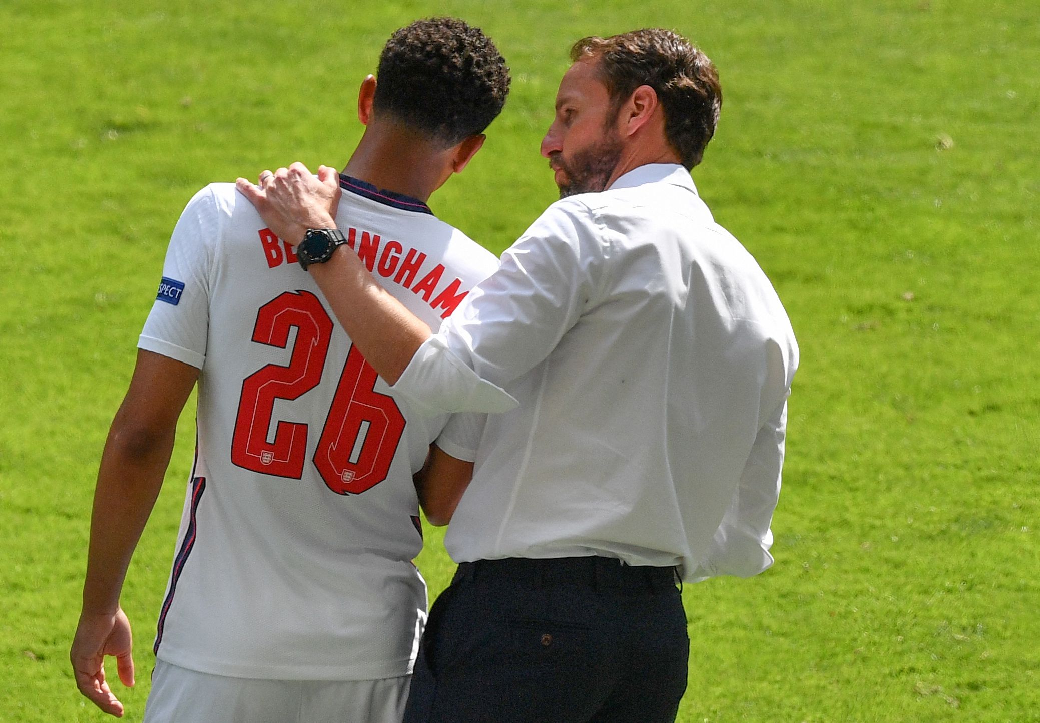 图片报：拜仁正在考察桑托斯19岁的巴西左后卫索萨（图片报：拜仁跟踪考察桑托斯19岁巴西左后卫索萨）