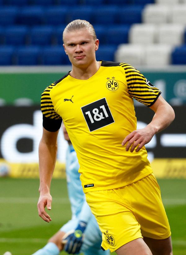 若出战圣保利，诺伊尔将追平伊梅尔并列德甲门将出场榜第2位（诺伊尔若出战圣保利，将与伊梅尔并列德甲门将出场数第二）