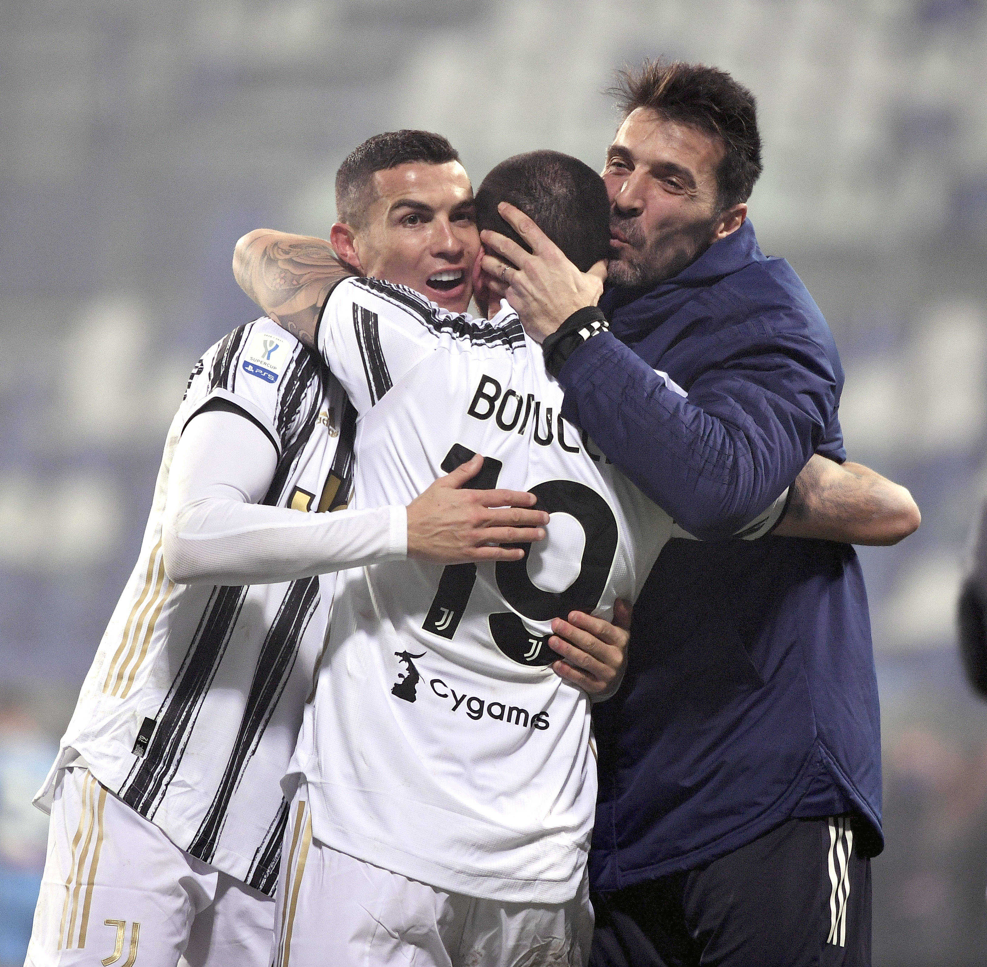 每体：巴萨仍在关注凯恩，等待他和拜仁的最终动向（每体：巴萨持续关注凯恩，静待他与拜仁的最终决定）