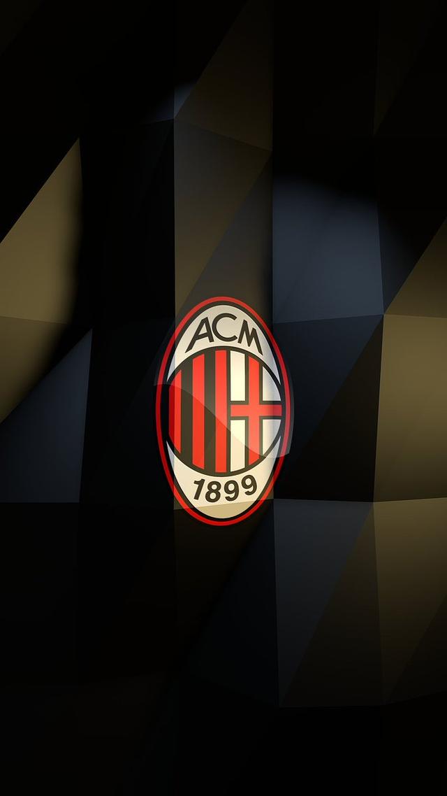 巴萨主席拉波尔塔圣诞晚宴展现亲和力 球队领跑西甲前景光明（拉波尔塔圣诞宴上亲和满满 巴萨领跑西甲前景大好）