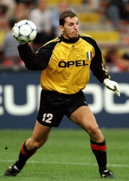 快船官方伤病报告显示保罗今天缺阵，原因是未随队（快船伤病名单更新：保罗今日因未随队缺席）