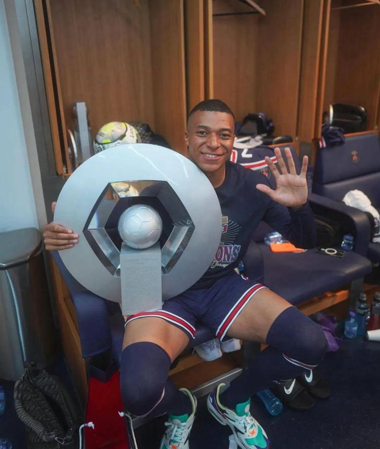 博主：王钰栋月底大概率去U21联赛支援，目标是冲乙（博主称王钰栋预计月底驰援U21联赛，目标直指冲乙）