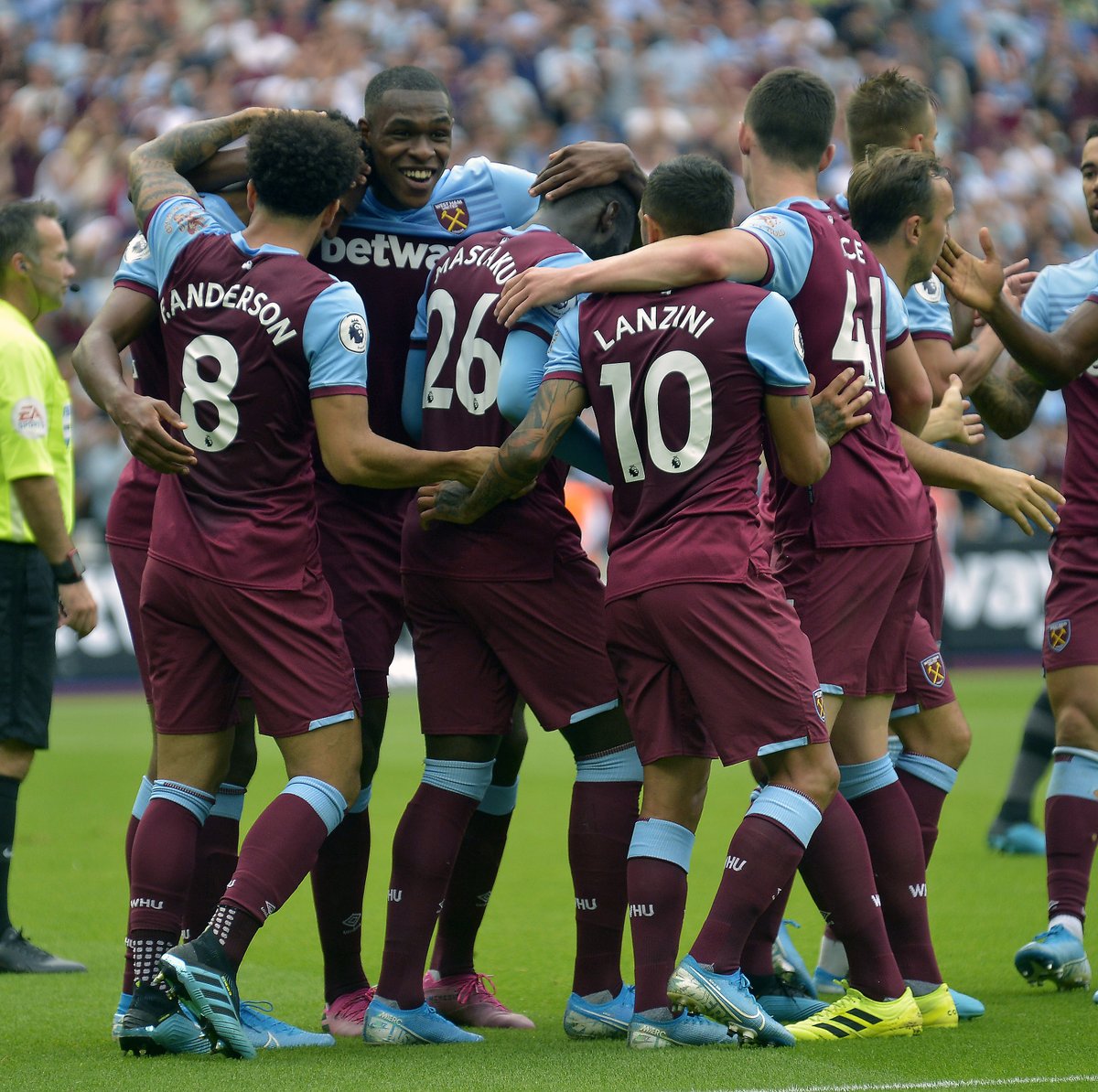 基米希：球队上半场表现不错，卡尔理应入选德国国家队（基米希称赞上半场发挥，力挺卡尔入选德国国家队）